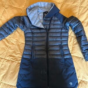 Mountain Hardwear Two-Tone Blue Puffer Coat